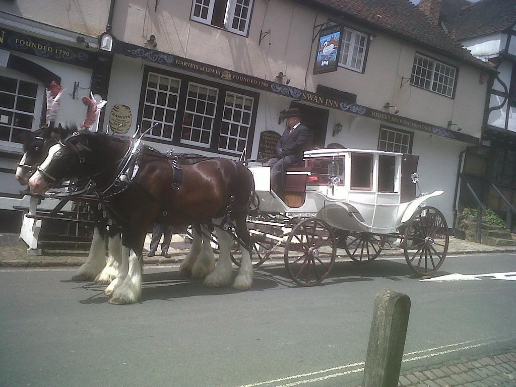 The Swan Inn Midhurst Esterno foto