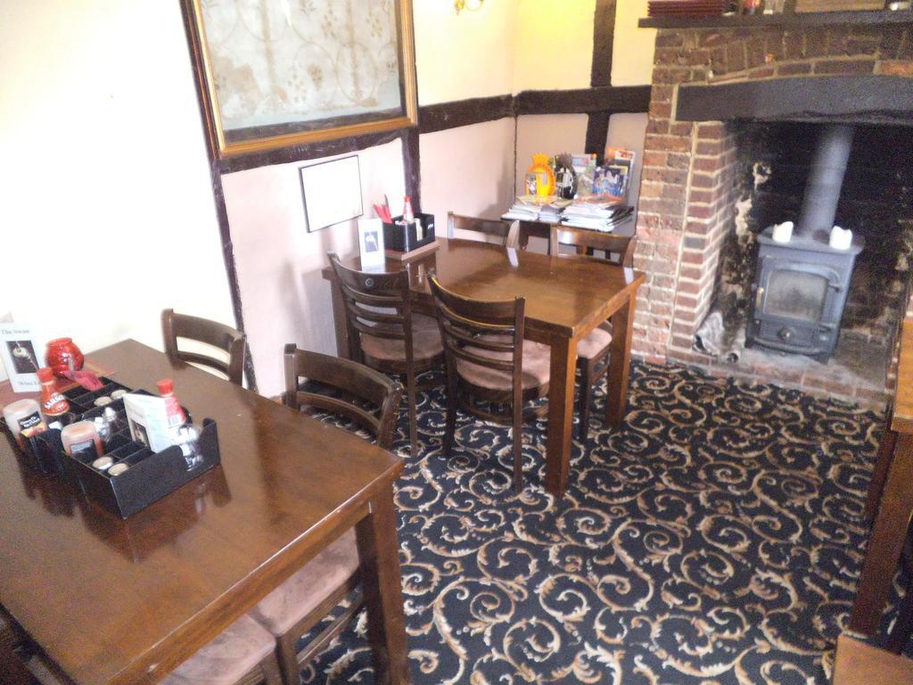 The Swan Inn Midhurst Esterno foto