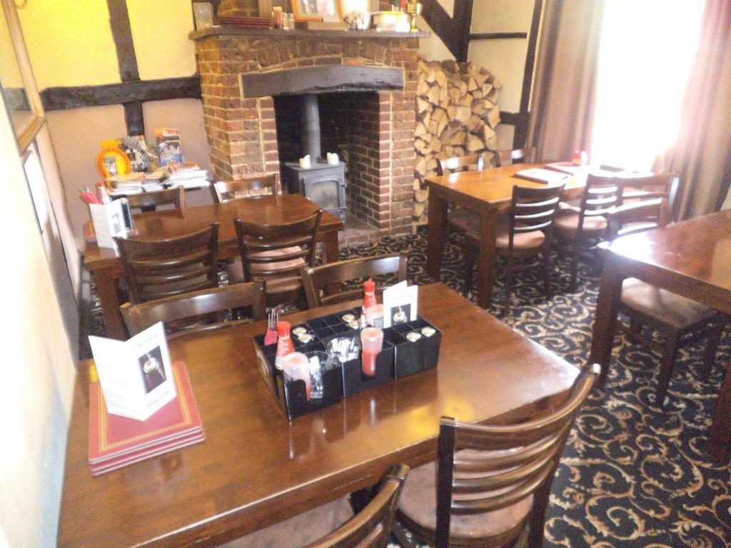 The Swan Inn Midhurst Esterno foto